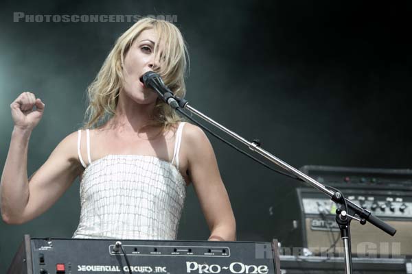 METRIC - 2009-08-30 - SAINT CLOUD - Domaine National - Scene de la Cascade - 